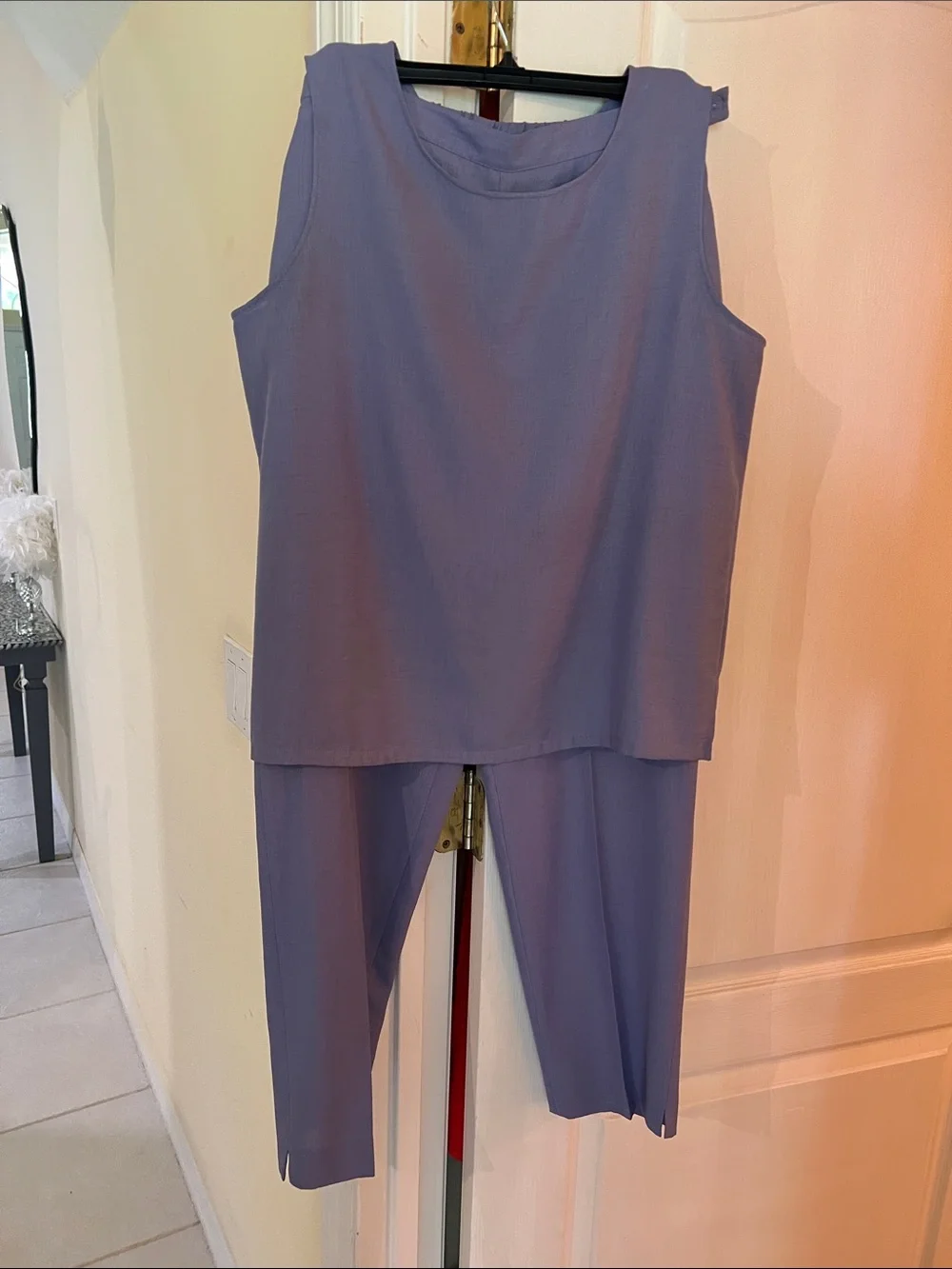 Patchington Lavender Sleeveless Two-Piece Jumpsuit Set Top is Med pants Small